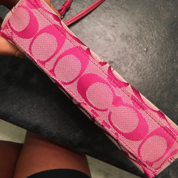 NWOT Pink Coach Wristlet - Picture 2 of 6